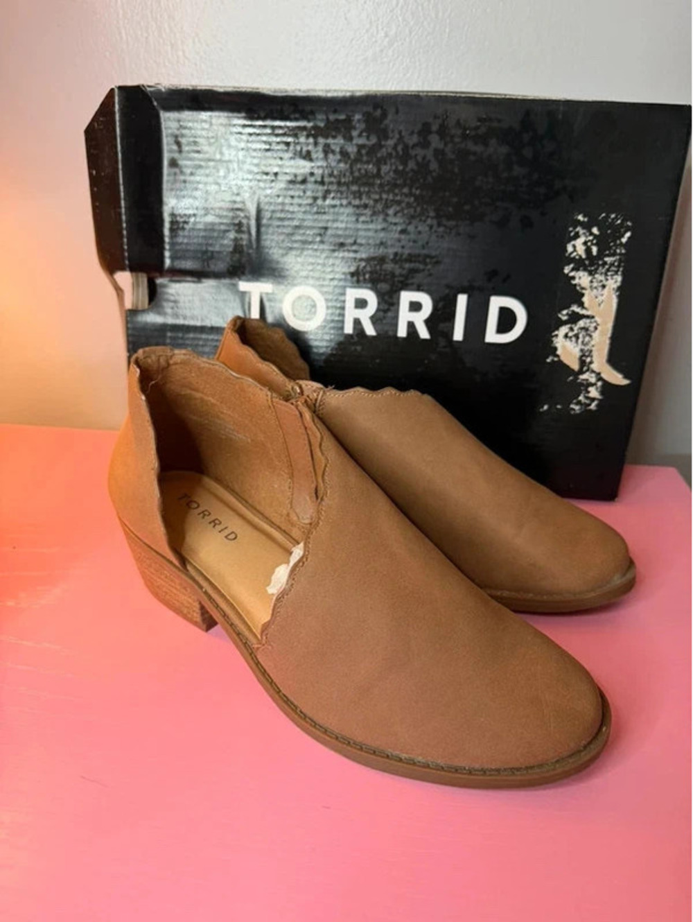 Torrid Brown Scallop Open Side Ankle Booties Size 7 New